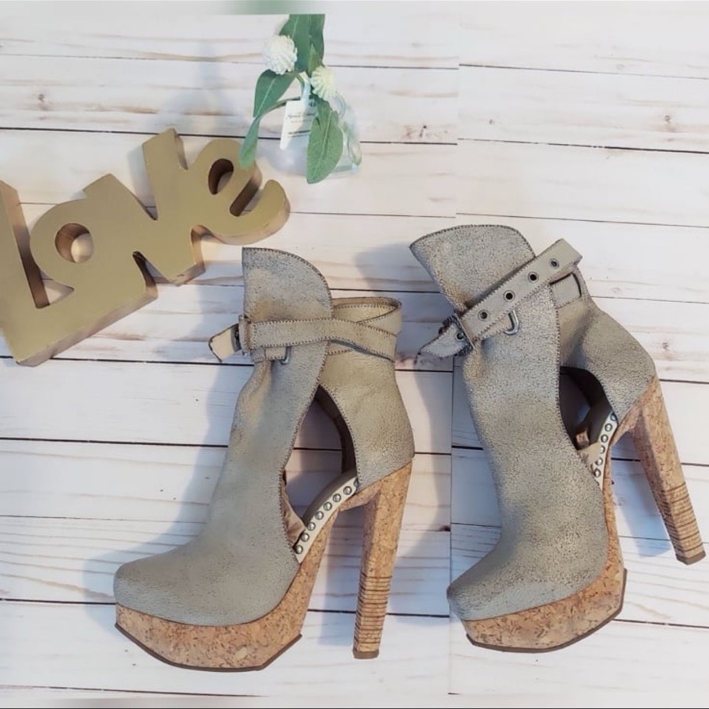 Herve Leger Taupe Colored Buckle Cork Heels
Size 7